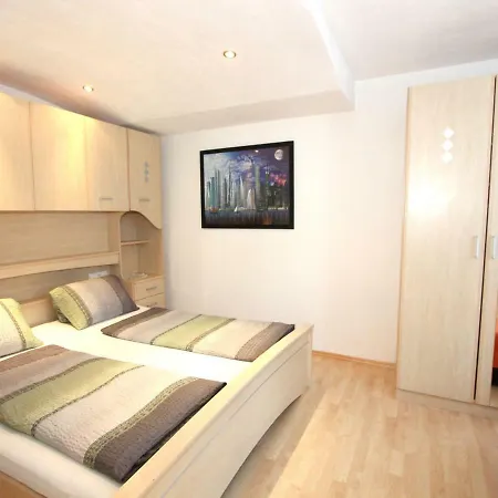 Modern In With Terrace Apartment *